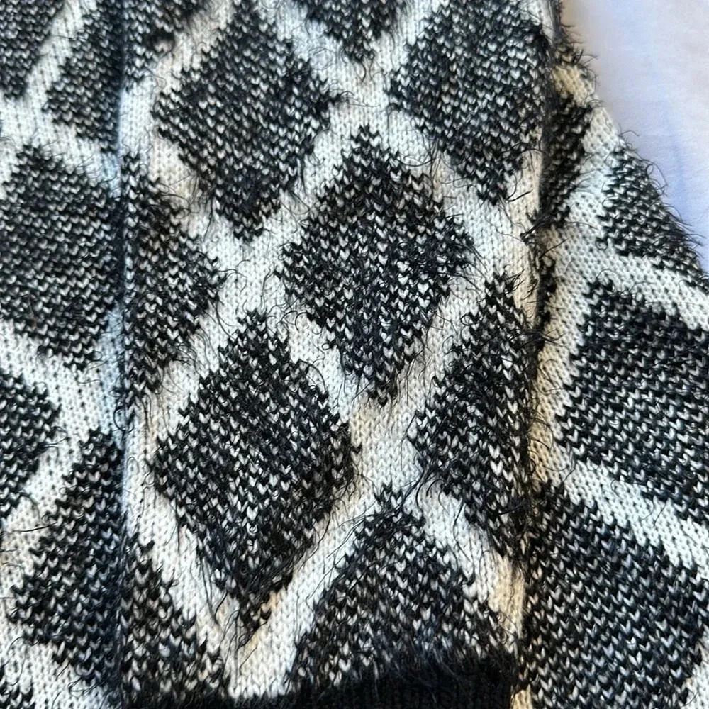 Lane Bryant sweater black & white with eyelash yarn size 18/20 - Picture 2 of 5